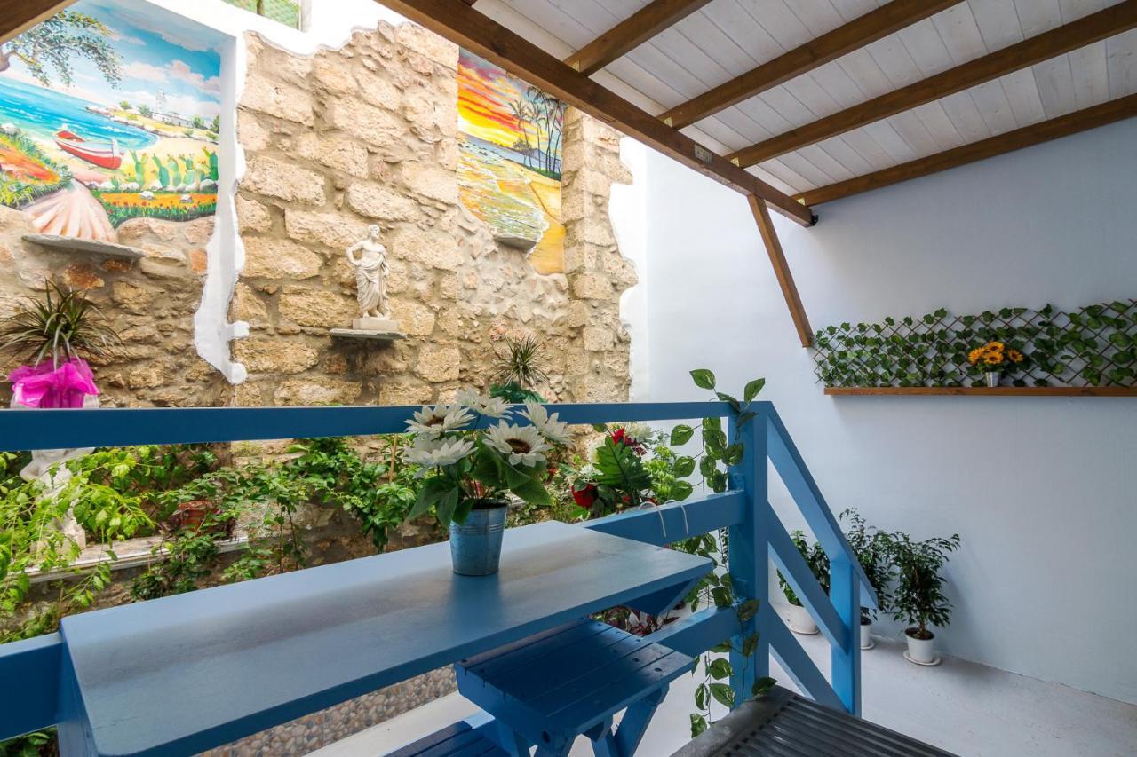 Wonderful Renovated Apartment With Private Patio Athén Kültér fotó