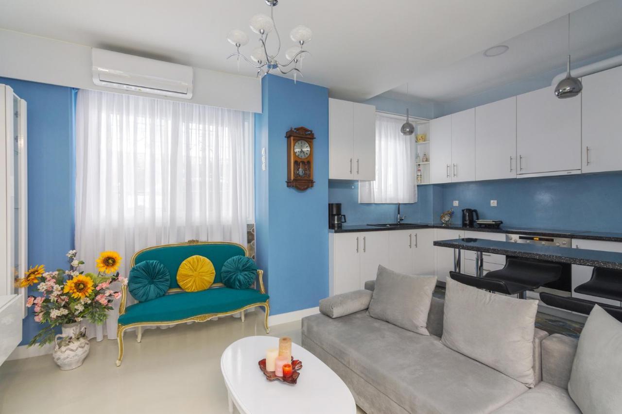 Wonderful Renovated Apartment With Private Patio Athén Kültér fotó