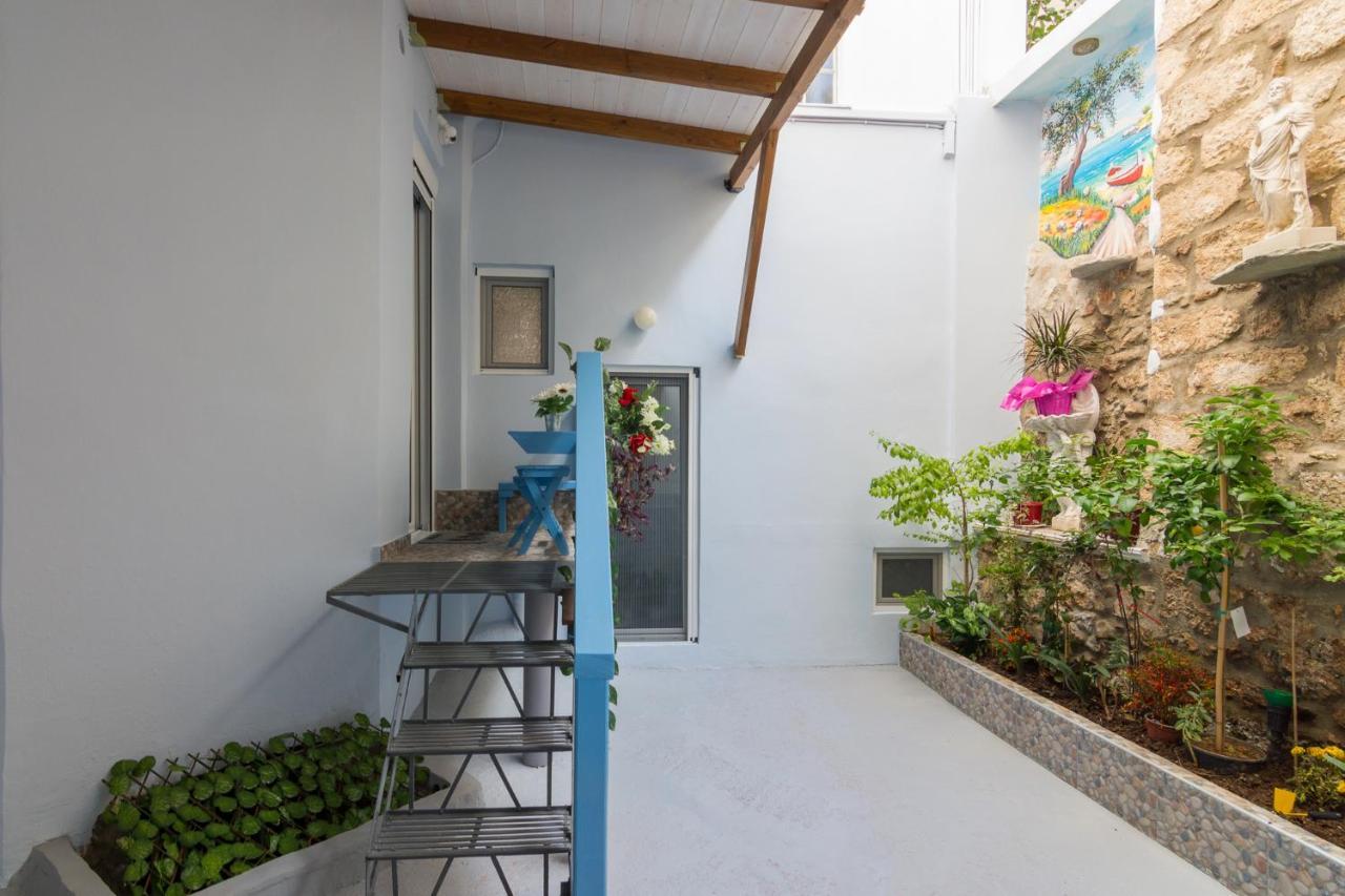 Wonderful Renovated Apartment With Private Patio Athén Kültér fotó